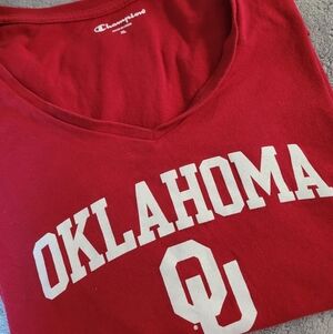 OKLAHOMA UNIVERSITY RED V NECK LS TEE SIZE XL EUC COLLEGE FOOTBALL